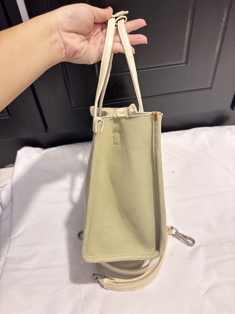 Kangol Canvas Two way bag (Category: Cross-body Bags) located in Lapu Lapu. Submitted by affordmo (Listing ID 1460347258, Image 3). Description: - green canvas tote bag from Kangol - Features iconic kangaroo logo on the front - Includes a detachable cream-colored faux leather shoulder strap - Ideal for everyday use.