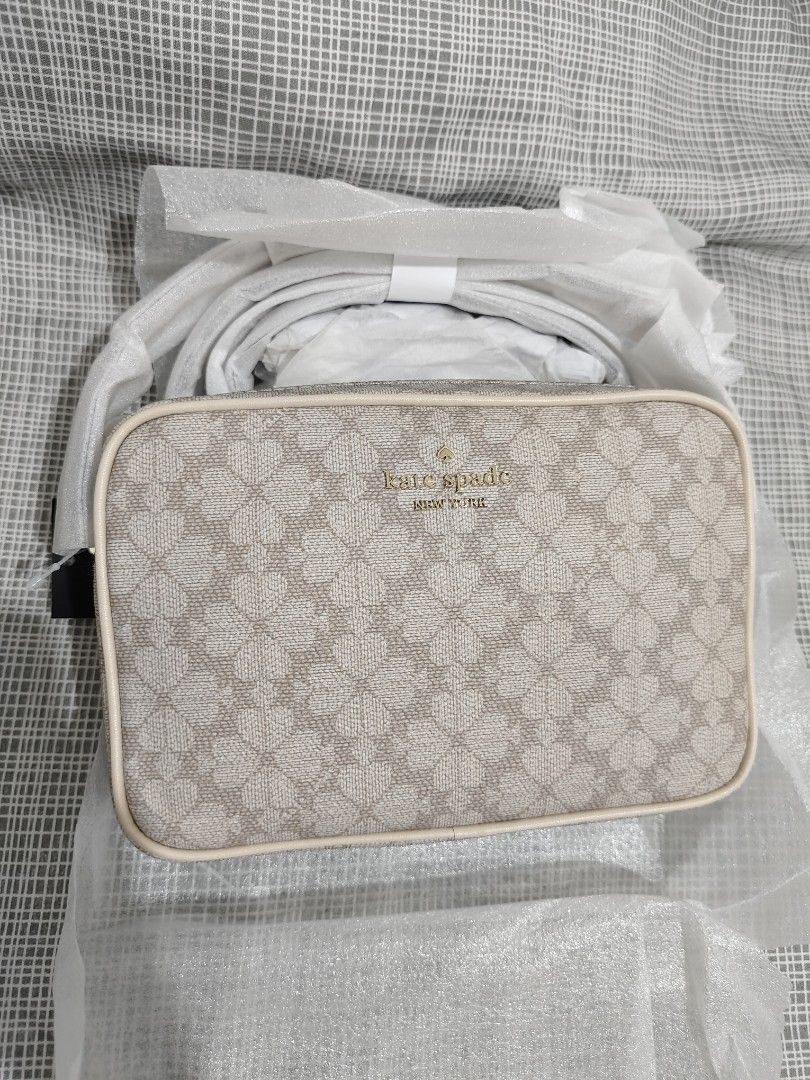 Kate Spade Mini Camera Bag Spade Flower Beige (Category: Cross-body Bags) located in Davao. Submitted by ranne11 (Listing ID 1460344956, Image 1). Description: Brand-new sealed onhand .