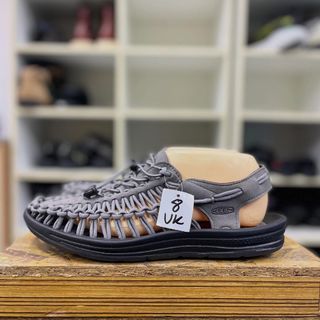 (Category: ) located in . Submitted by sneakers.too (Listing ID 1460395741, Image 1). Description: .