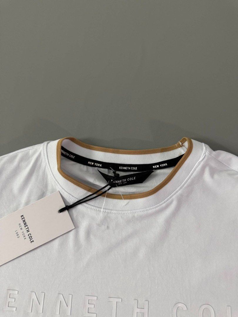 KENNETH COLE (Category: Tshirts & Polo Shirts ) located in Guagua. Submitted by sweetboyy (Listing ID 1460394339, Image 2). Description: KENNETH COLE EXCELLENT CONDITION / NO ISSUE SIZE MEDIUM ON TAG / DIMES L26.5 W21.