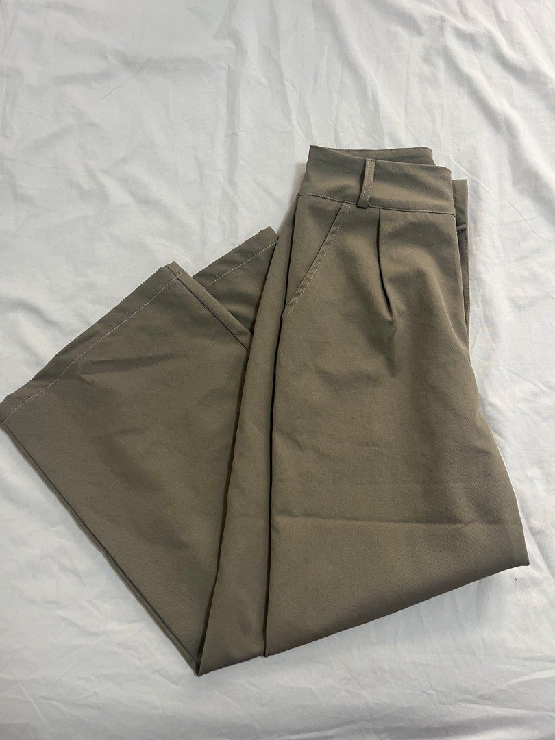 Khaki wideleg pants (25-26) (Category: Jeans) located in Quezon City. Submitted by samirosie0329 (Listing ID 1460486764, Image 1). Description: Used once only! Good as new. No issues .