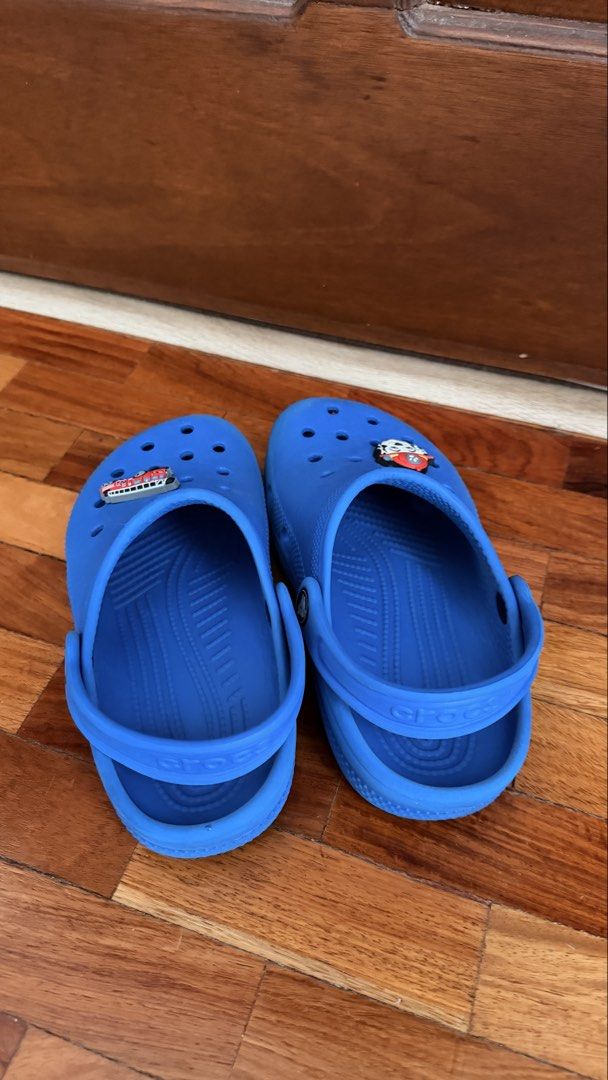 KIDS CROCS J1 (Category: Babies & Kids Fashion) located in Quezon City. Submitted by closetcleanupfairy (Listing ID 1460327431, Image 2). Description: Authentic pair if Crocs. Free Jibbitz.