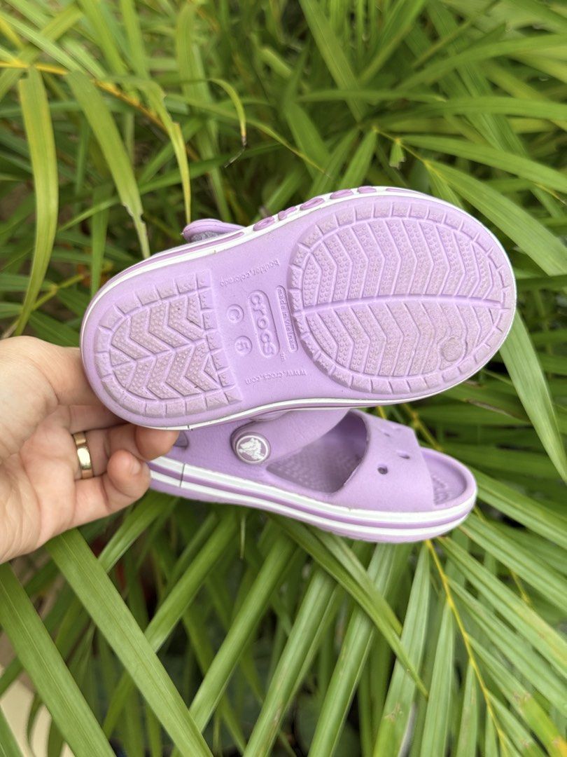 Kids' Purple Crocs Sandals Size 5 (Category: Babies & Kids Fashion) located in Rizal. Submitted by kaikoomi (Listing ID 1460325579, Image 2). Description: - Cute purple Crocs sandals - Easy velcro strap closure - Soles show minor signs of wear, good overall condition - Perfect for playtime and everyday adventures - Comfy and practical for little ones.