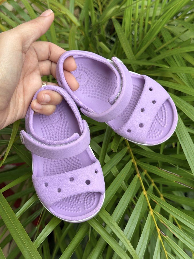 Kids' Purple Crocs Sandals Size 5 (Category: Babies & Kids Fashion) located in Rizal. Submitted by kaikoomi (Listing ID 1460325579, Image 1). Description: - Cute purple Crocs sandals - Easy velcro strap closure - Soles show minor signs of wear, good overall condition - Perfect for playtime and everyday adventures - Comfy and practical for little ones.