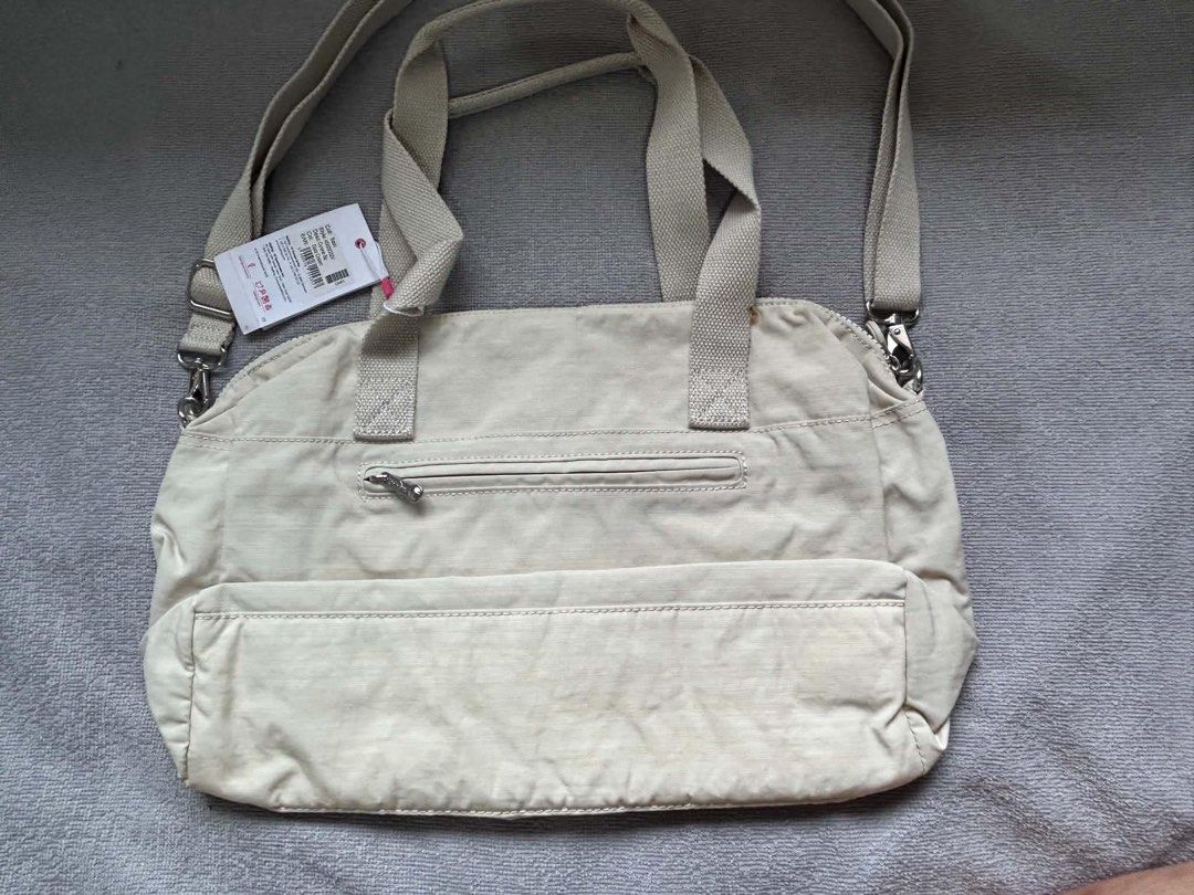 Kipling Bag (Category: Luxury Bags & Wallets) located in Imus. Submitted by justinelouis (Listing ID 1460344755, Image 2). Description: Location: Imus, Cavite.