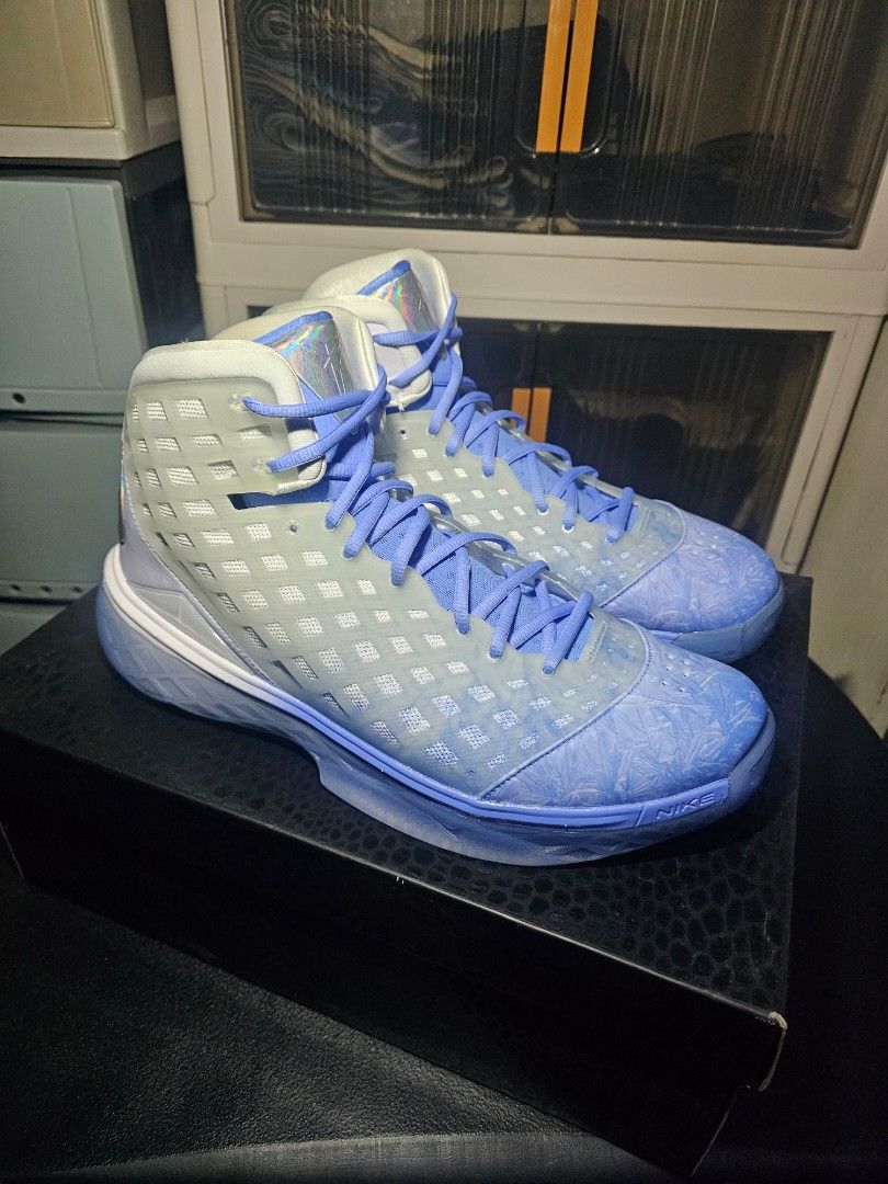 Kobe 3 High Christmas Size 13 (Category: Sneakers) located in San Juan City. Submitted by frelite (Listing ID 1460486674, Image 2). Description: .
