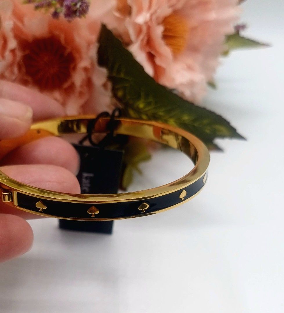KS SPOT THE SPADE BANGLE BLACK AND GOLD COMBI (Category: Bracelets) located in Imus. Submitted by urneyburcorners (Listing ID 1460466419, Image 2). Description: Bnmangle bracelet Band Width: 5mm Materials: Cubic zirconia, Enamel Features: Hinge with push clasp closure plated metal.