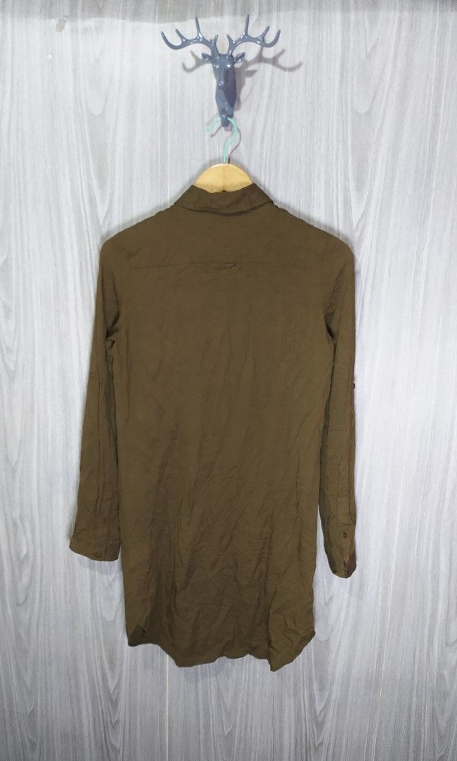 Lacoste Long Dress (Category: Dresses) located in Milaor. Submitted by lootinout (Listing ID 1460379696, Image 3). Description: Lacoste Long Dress ✅Size: 36 ✅Width: 17.5 ✅Length: 35 ✅Sleeve: 25 ✅Color Rate: 9.5/10 ✅No Issue ✅Need Wash ✅Location: Bicol Naga City, Camarines Sur ✅Courier: J&T Express/Flash Express ✅MOP: Gcash only.