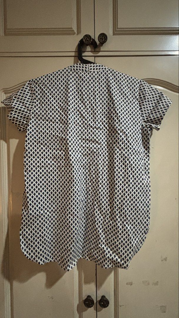 Lady Rustan Private Label White & Blue Patterned Blouse Size 4 (Category: Blouses) located in Manila. Submitted by daisiestuffph (Listing ID 1460324652, Image 3). Description: - Lady Rustan Private Label white blouse - Navy blue diamond pattern - Short sleeves - V-neckline - Size: 4 - Versatile for casual or dressy wear.