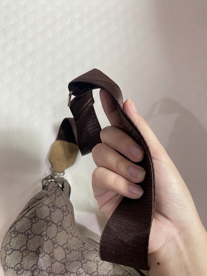Lanweier shoulder bag (Category: Shoulder Bags) located in Marikina City. Submitted by tomie_kawakami (Listing ID 1460420308, Image 3). Description: - minimal sign of use - need cleaning inside - open for meet ups Marikina city Shipping via J&t/ lalamove / self book / meet up .