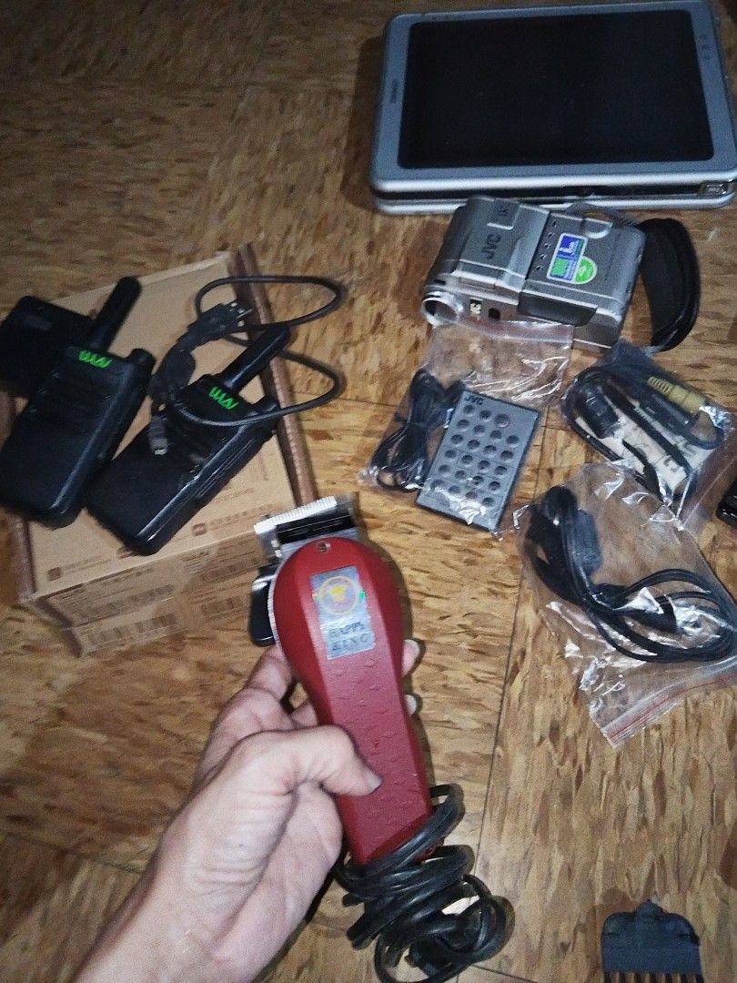 LAPTOP SCRAP BUNDLE SET PRICE (FIX PRICE) (Category: Desktops) located in Quezon City. Submitted by kuuselasy53849 (Listing ID 1460426461, Image 2). Description: FIXED PRICE TAKE IT OR LEAVE IT. COMPAQ WEIGHING ROUGHLY ESTIMATE 3KILO PICK UP AREA TOMAS MORATO Q.C.