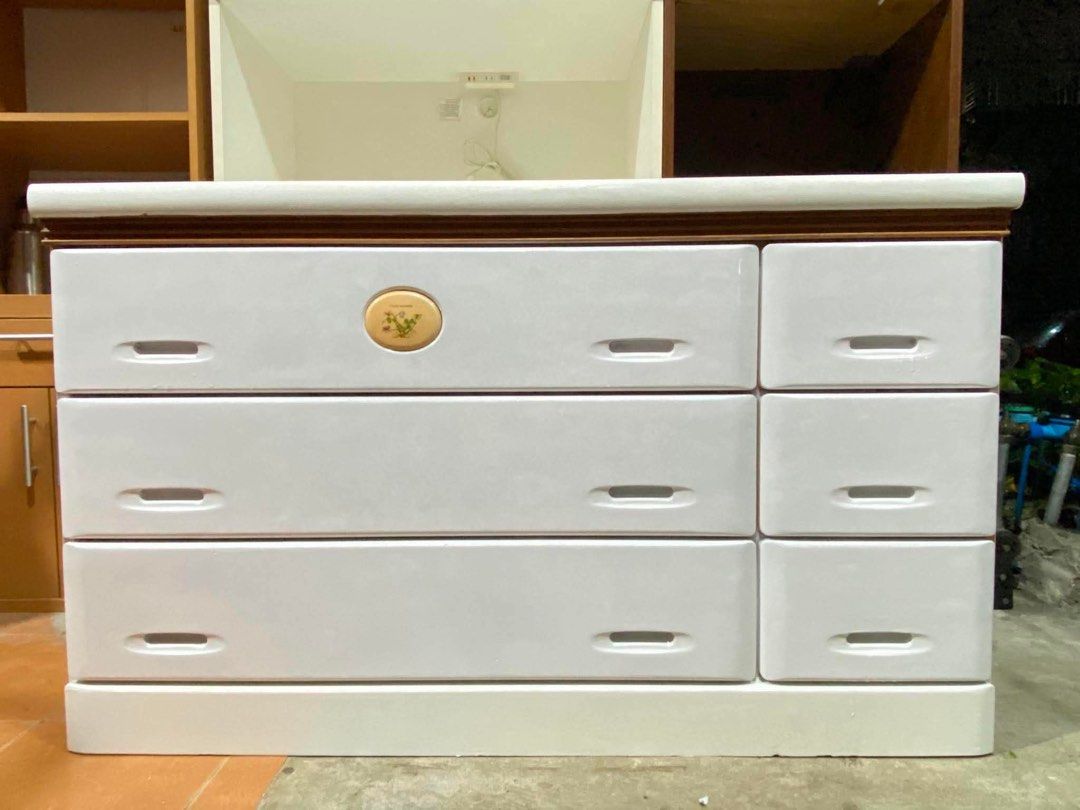 LATERAL DRAWER l TV STAND ‼️ (Category: Announcements) located in Manila. Submitted by nanzkie_2015 (Listing ID 1460337391, Image 1). Description: LATERAL DRAWER l TV STAND ‼️ L46 W18 H28 inches 🏷️6,500.