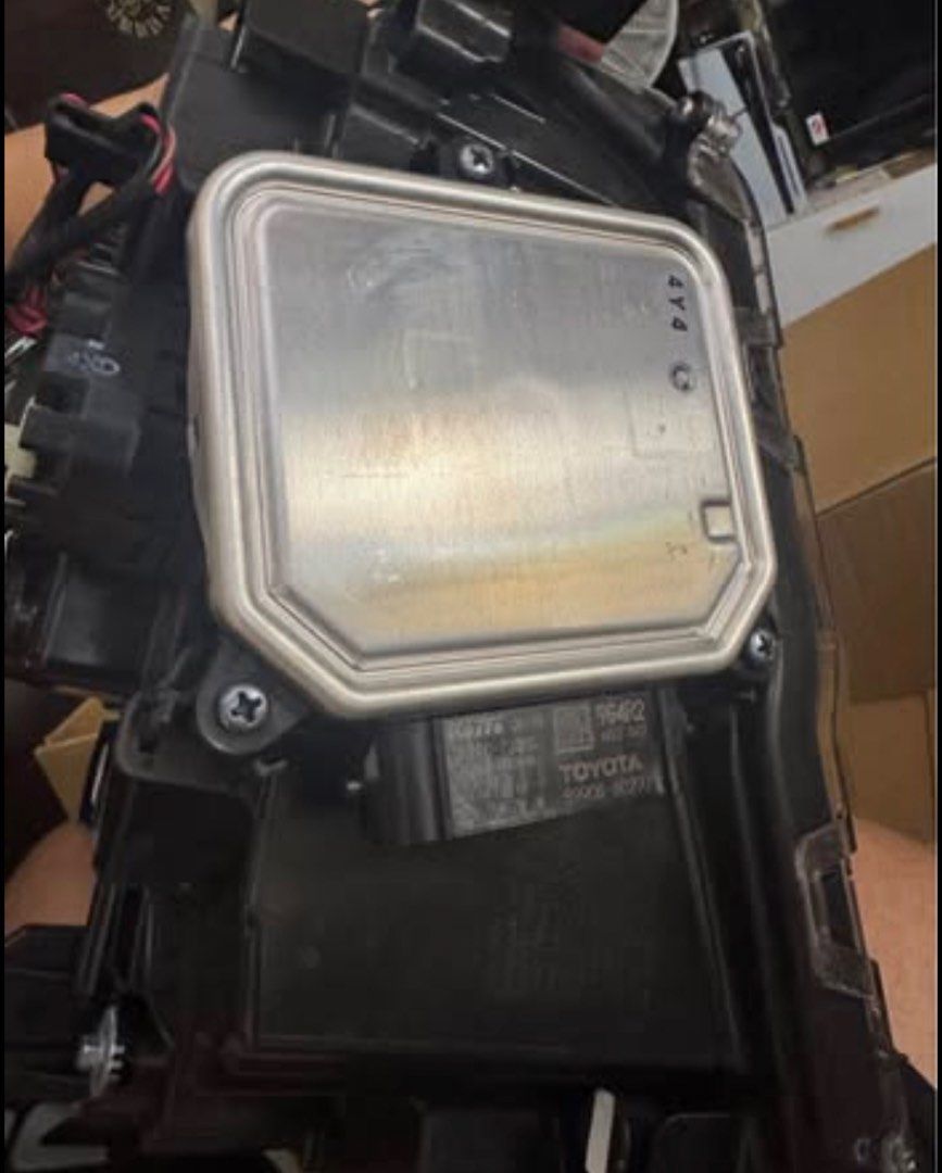 LC250 HEADLIGHT (Category: Lightings, Horns, and other Electrical Parts and Accessories) located in Las Pinas. Submitted by mangculas (Listing ID 1460506880, Image 3). Description: LC250 HEADLIGHT PRADO .