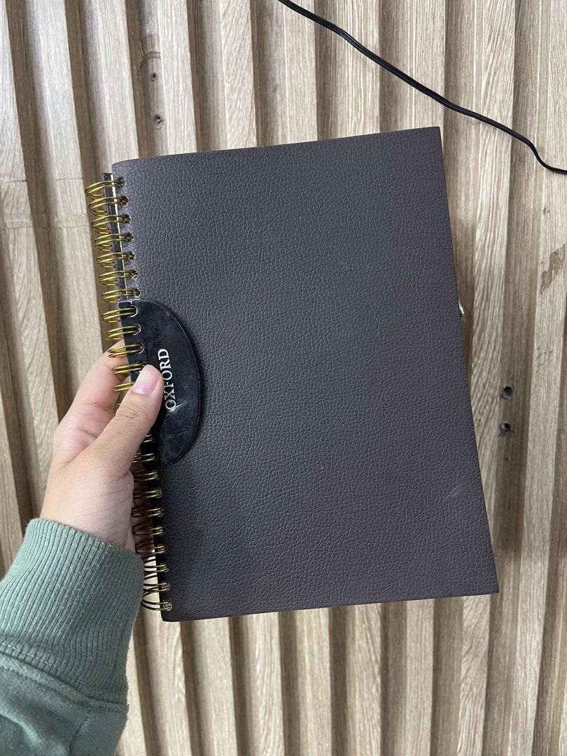 FREE SF Leather oxford notebook (Category: Stationery & School Supplies) located in Floridablanca. Submitted by common.room (Listing ID 1460393151, Image 1). Description: never used has minor flaws like scratch sa front cover and yellow stain sa side (first page lang) last price.