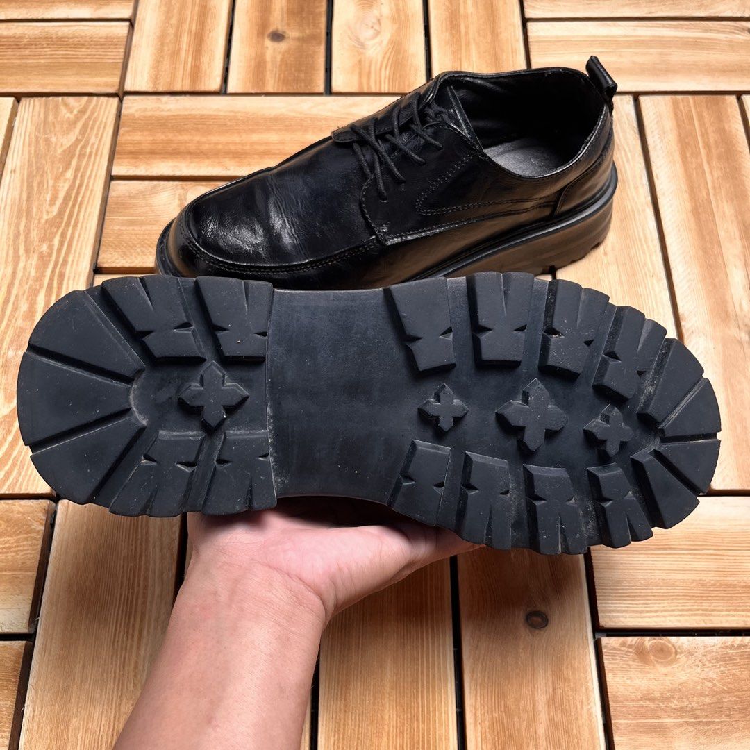 LEGIT LEATHER BLACK SHOES (Category: Casual Shoes) located in Floridablanca. Submitted by d_elevated (Listing ID 1460417158, Image 3). Description: Authentic leather Heavy quality Sariwa pa.