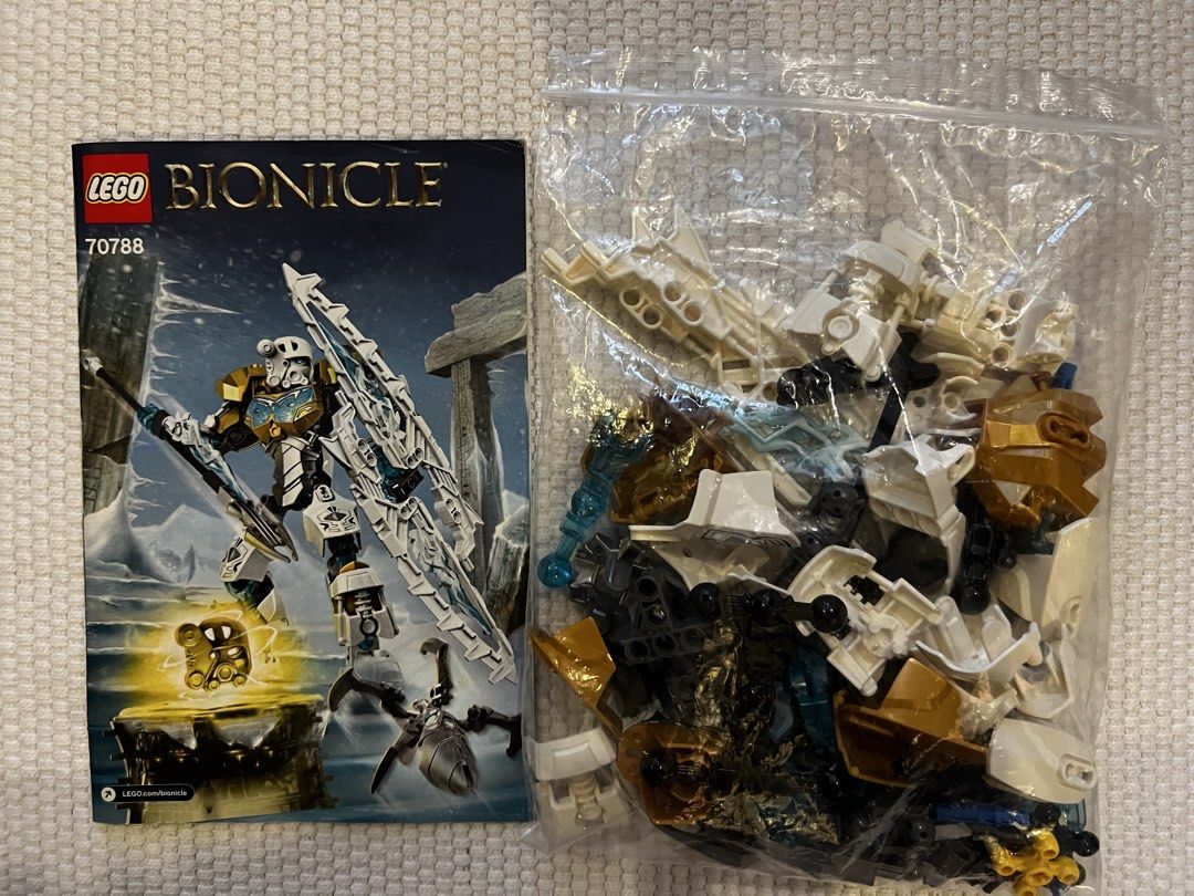 LEGO Bionicle 70788 Building Set (Category: Lego & Building Sets) located in Muntinlupa City. Submitted by wee_n_mutsi (Listing ID 1460409133, Image 2). Description: - LEGO Bionicle 70788 Set - Includes Instruction Booklet, no box - Retired set - Complete and clean set.