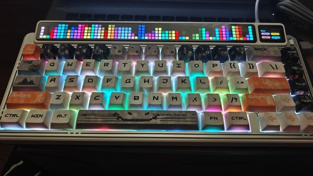 LEOBOG AMG65 Gasket Mechanical Keyboard (Category: Computer Keyboard) located in Paranaque City. Submitted by aceestrella (Listing ID 1460434708, Image 2). Description: - LEOBOOG AMG65 gasket mechanical keyboard - White case with custom keycaps - Unique RGB light bar display on top - Comes with original packaging - Ideal for gaming and typing - Selling as is.