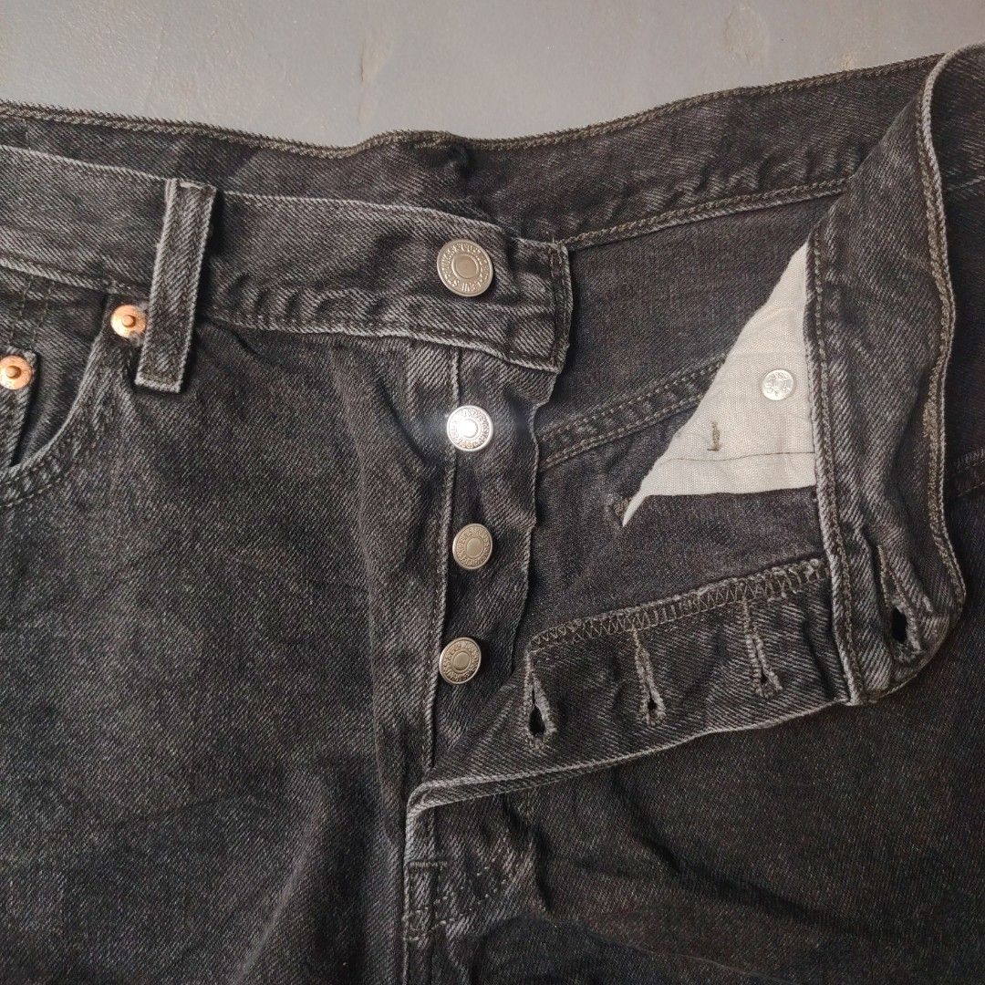 Levis 501 sexy Short Denim Button Down (Category: Shorts) located in Daraga. Submitted by flip2fit (Listing ID 1460408459, Image 3). Description: 34 Waist 12 length 13 leg opening 10 rise Excellent Condition.