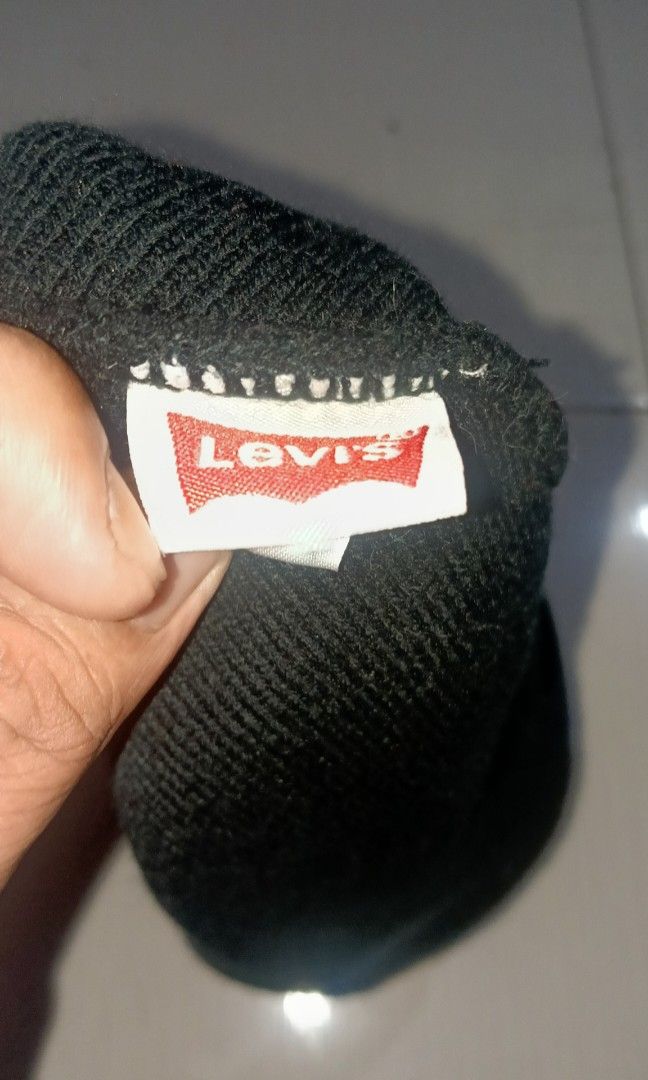 Levis bonnet (Category: Caps & Hats) located in Subic. Submitted by gentlecloud-8030a3 (Listing ID 1460379590, Image 3). Description: levis Bonnet embroid levis logo as new condition no issue 350+ship.