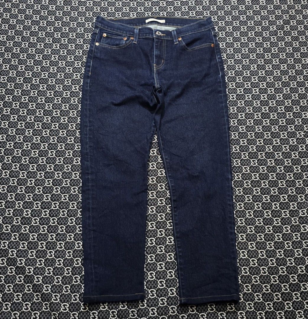 Levis boyfriend jeans (Category: Jeans) located in Hinigaran. Submitted by thrift_street_6106 (Listing ID 1460324559, Image 1). Description: levis boyfriend jeans. size'30'32. L'36. Good as new. non issue need wash only 899+Sf.