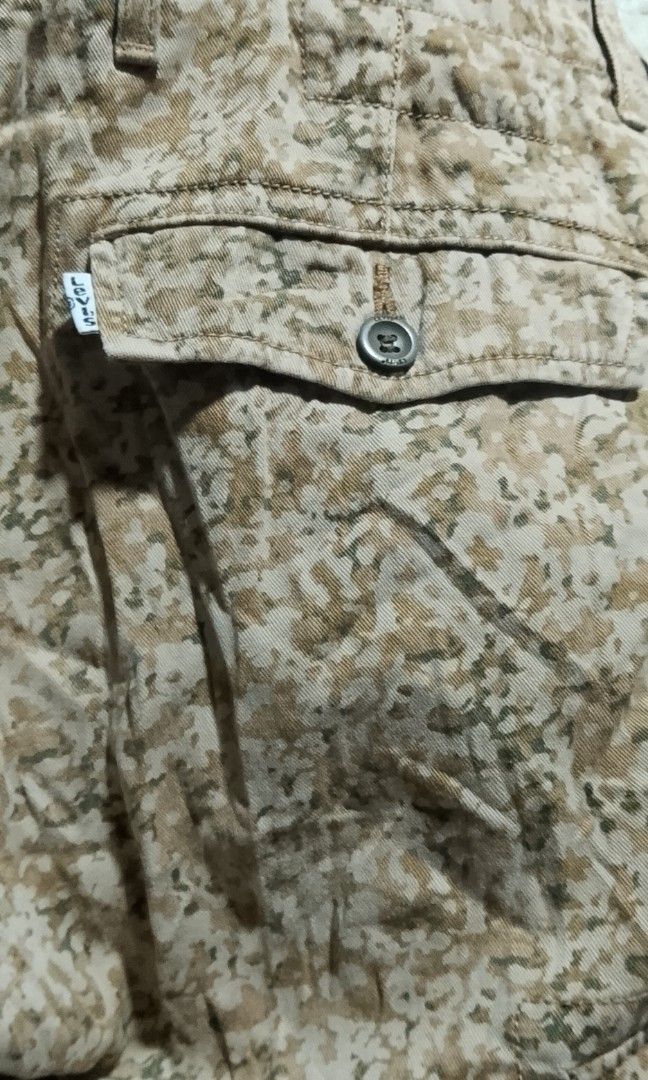 Levis camo cargo (Category: Community) located in Cebu City. Submitted by wisedeer_406b65 (Listing ID 1460309748, Image 3). Description: levis camo cargo 9.5 /10 color rate excellent condi...