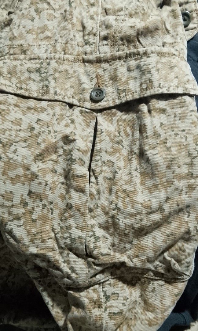 Levis camo cargo (Category: Community) located in Cebu City. Submitted by wisedeer_406b65 (Listing ID 1460309748, Image 2). Description: levis camo cargo 9.5 /10 color rate excellent condi...