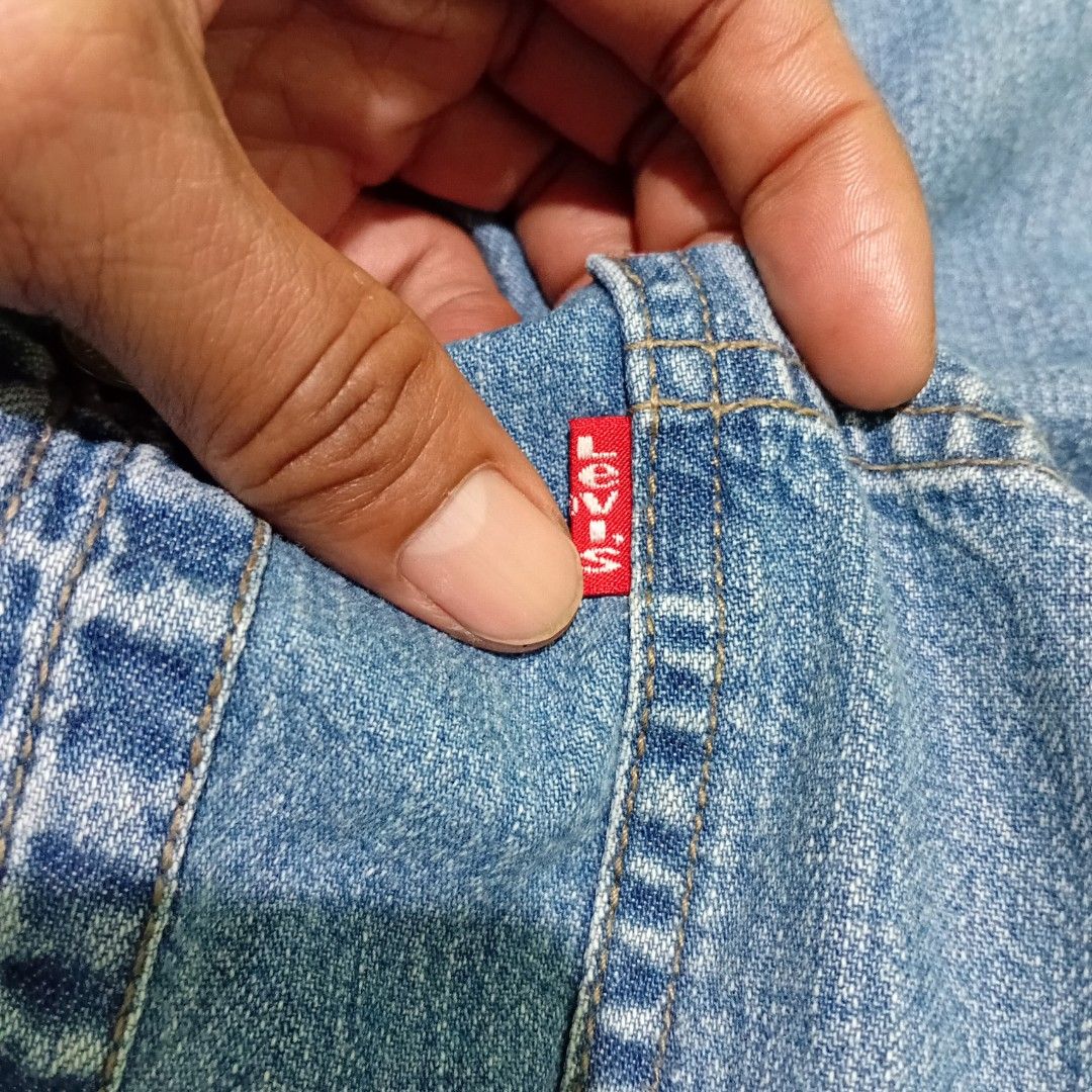 Levi's Red Tab Denim Shirt XL (Category: Tshirts & Polo Shirts ) located in Taguig. Submitted by conniemdcruz (Listing ID 1460481855, Image 3). Description: - Classic light wash denim shirt from Levi's Red Tab - Size XL - Button-up style - Two chest pockets - Long sleeves with button cuffs - Made from 100% cotton - Ideal for casual wear Vintage Levis Red tab Denim longsleeve Washed Xl 23x20 Excellent condition 800.