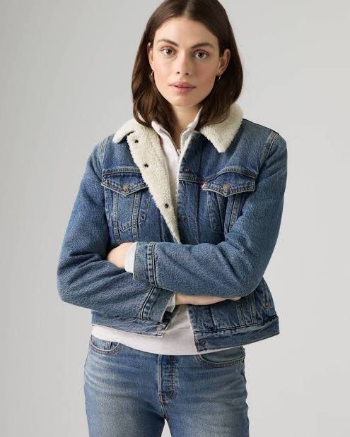 Levi's Sherpa Lined Denim Trucker Jacket (Category: Coats, Jackets and Outerwear) located in Solano. Submitted by arc.matter (Listing ID 1460327097, Image 2). Description: Small W18.75” x L21” Excellent condition No issue.