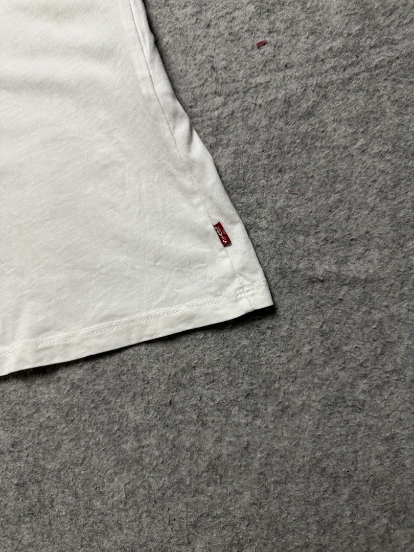 LEVIS SHIRT White (Category: Activewear) located in Zamboanga. Submitted by swayporgypretz (Listing ID 1460473959, Image 2). Description: .