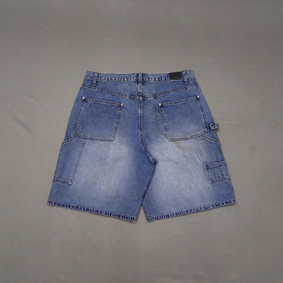 Levi's SilverTab Carpenter Jorts (Category: Shorts) located in Cebu City. Submitted by greedthrift.00 (Listing ID 1460438779, Image 1). Description: - condition: 9.8/10 - color rate: 9.8/10 - Issue: need wash only (washable stains) - waistline: 38" - length: 23" - leg opening: 14".