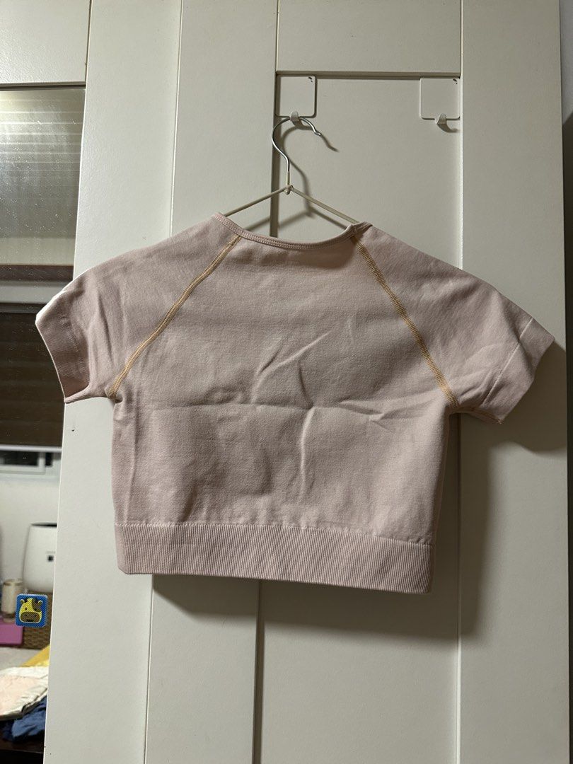 Light Pink Seamless Crop Top (Category: Others Tops) located in Malolos. Submitted by fituccine (Listing ID 1460420549, Image 2). Description: - Light pink short sleeve crop top - Seamless design with ribbed hem - Raglan stitching detail on shoulders - Comfortable and stretchy material - Perfect for workouts or casual wear.