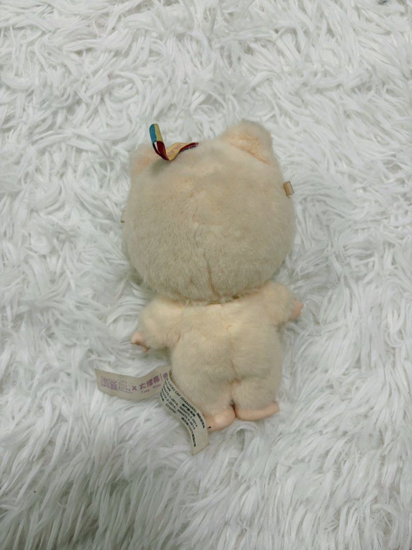 Liila Lucky Cat V1 (Category: Designer & Blind Box Toys) located in Manila. Submitted by asxxvee (Listing ID 1460436678, Image 2). Description: .