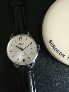(Category: ) located in . Submitted by vintagewatches39 (Listing ID 1460398937, Image 1). Description: .