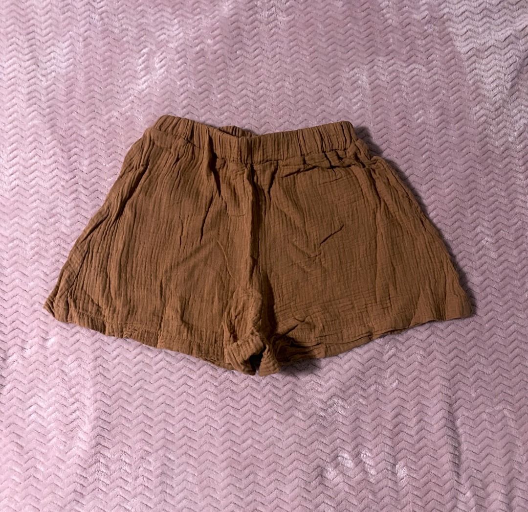 Linen shorts (Category: Shorts) located in Manila. Submitted by diorellecoeur_xxx02 (Listing ID 1460502982, Image 1). Description: Makapal tela parang cotton na. Garterized can fit up to large.