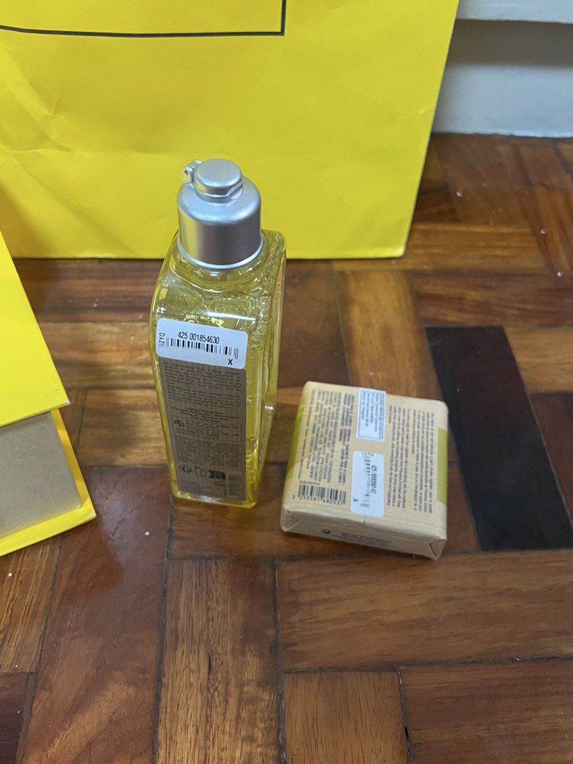 Loccitane Shampoo + Soap with Complete Gift Packaging (Category: Baby Toiletries & Grooming) located in Quezon City. Submitted by chloe_declutter (Listing ID 1460364050, Image 3). Description: Bnew Cubao QC loc Can do pickup or j&t.