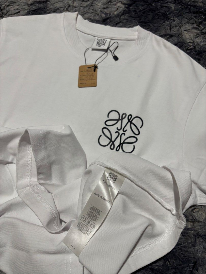 Loewe (Category: Luxury Apparel) located in Legazpi City. Submitted by thesource052 (Listing ID 1460493630, Image 3). Description: LOEWE MEDIUM WIDTH:20” Length:27” Pero ganda ng tela 500..