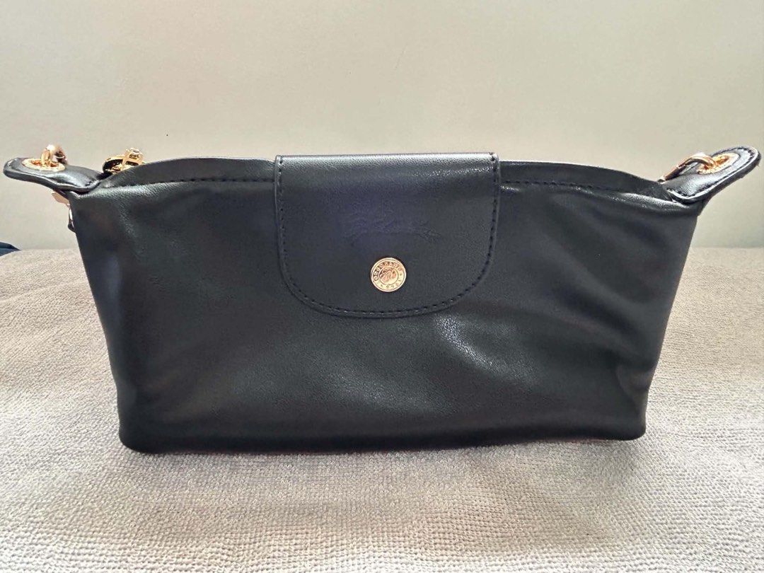 Longchamp Black Bag (Category: Luxury Bags & Wallets) located in Imus. Submitted by justinelouis (Listing ID 1460341071, Image 1). Description: Location: Imus, Cavite.