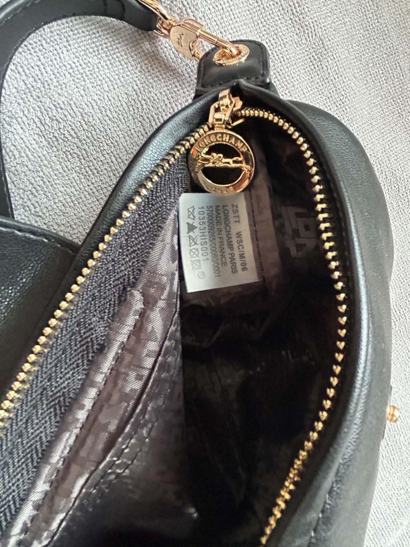 Longchamp Black Bag (Category: Luxury Bags & Wallets) located in Imus. Submitted by justinelouis (Listing ID 1460341071, Image 3). Description: Location: Imus, Cavite.