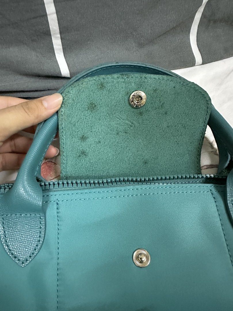 Longchamp Blue Green Crossbody Bag (Category: Cross-body Bags) located in Manila. Submitted by declutteringlot (Listing ID 1460464317, Image 3). Description: No tags.