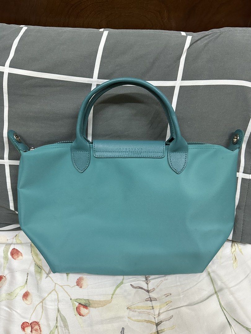 Longchamp Blue Green Crossbody Bag (Category: Cross-body Bags) located in Manila. Submitted by declutteringlot (Listing ID 1460464317, Image 2). Description: No tags.