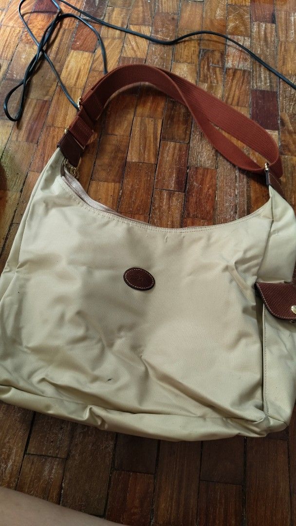 Longchamp Le Pliage Shoulder Bag Beige (Category: Luxury Bags & Wallets) located in Mandaluyong City. Submitted by nchllmnrd (Listing ID 1460399929, Image 1). Description: - Beige Longchamp Le Pliage shoulder bag - Durable nylon body with genuine leather trim - Secure zip closure - Multiple interior pockets for organization - Adjustable strap for comfortable wear - Spacious interior, ideal for everyday essentials - Versatile and practical for dai