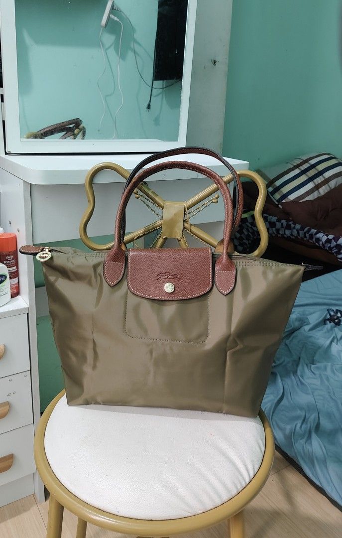 Longchamp Le Pliage Tote Bag Khaki (Category: Luxury Bags & Wallets) located in Antipolo. Submitted by robannrave98496 (Listing ID 1460399810, Image 1). Description: olive green Longchamp Le Pliage tote bag - Genuine leather handles and trim - Secure zipper closure with snap button flap - Interior pocket for essentials - Made in Tunisia - Ideal everyday bag.