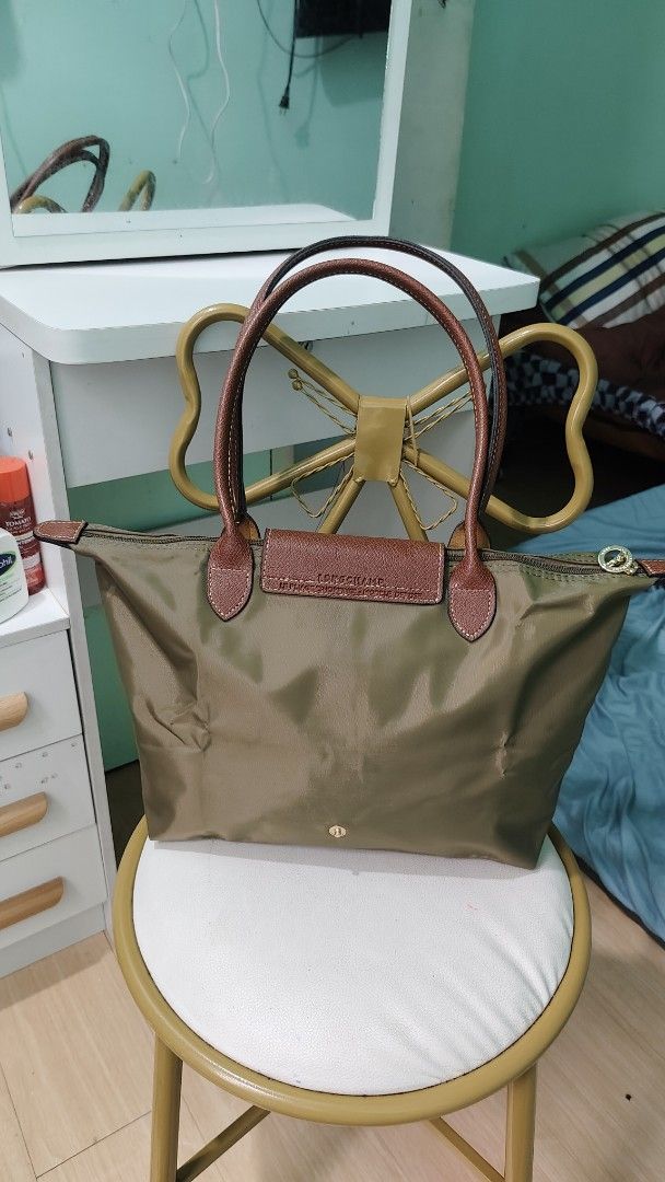 Longchamp Le Pliage Tote Bag Khaki (Category: Luxury Bags & Wallets) located in Antipolo. Submitted by robannrave98496 (Listing ID 1460399810, Image 2). Description: olive green Longchamp Le Pliage tote bag - Genuine leather handles and trim - Secure zipper closure with snap button flap - Interior pocket for essentials - Made in Tunisia - Ideal everyday bag.