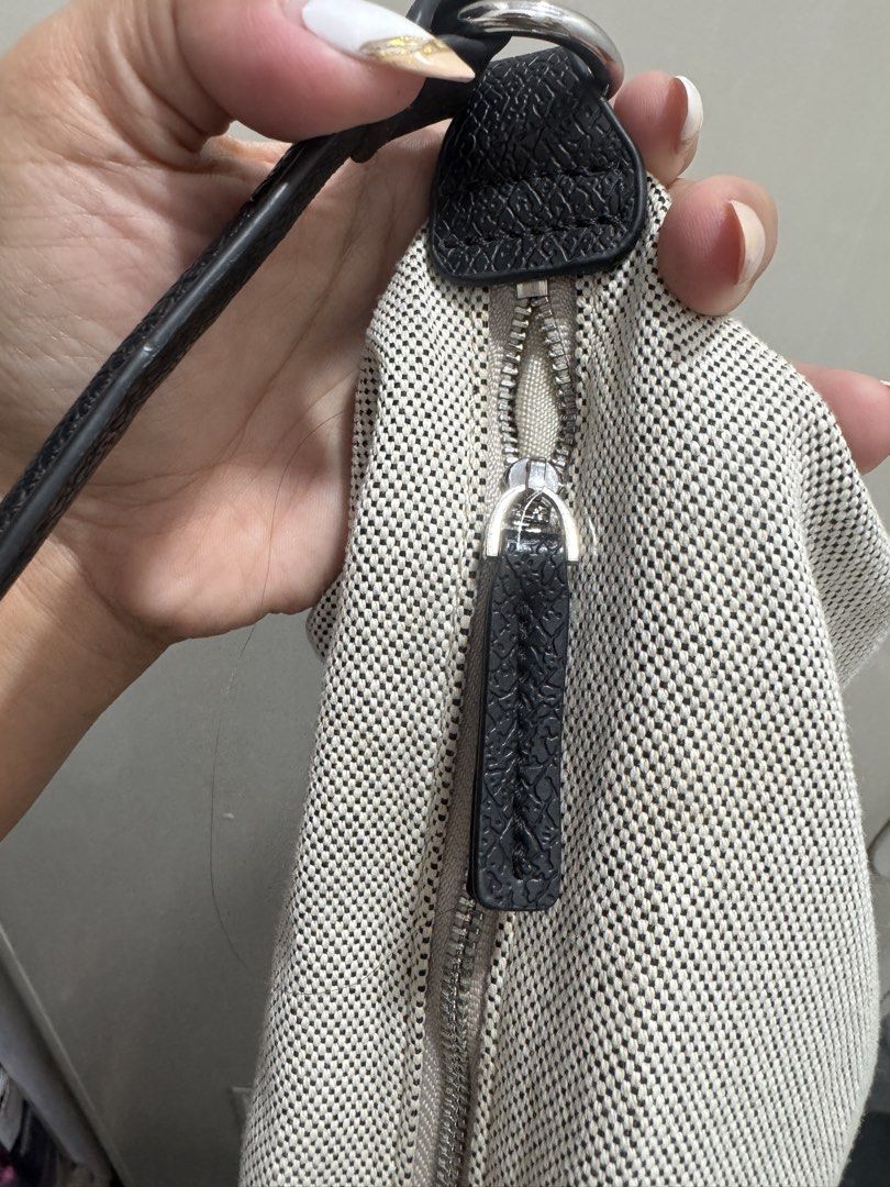 Longchamp Paris Canvas Leather Trim Shoulder Bag (Category: Luxury Bags & Wallets) located in Davao. Submitted by unabellac (Listing ID 1460364227, Image 3). Description: - Authentic Longchamp shoulder bag - Durable canvas material - Black leather trim - Classic Longchamp Paris logo - Secure zipper closure - Ideal for everyday use - Stylish and practical accessory.