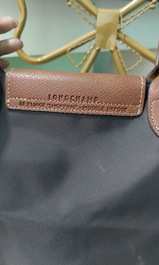 Longchmp (Category: Tote Bags) located in Caloocan City. Submitted by casseyann26-05661 (Listing ID 1460490303, Image 3). Description: dark gray medium size no issue no bubble's no rubs.