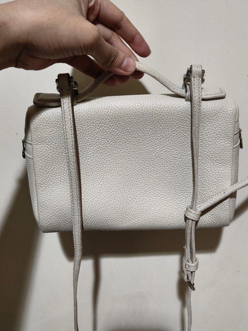 Loro Pianna bag (Category: Cross-body Bags) located in Quezon City. Submitted by archer222 (Listing ID 1460475415, Image 2). Description: With signs of use, hence the price. Please manage your expectations..