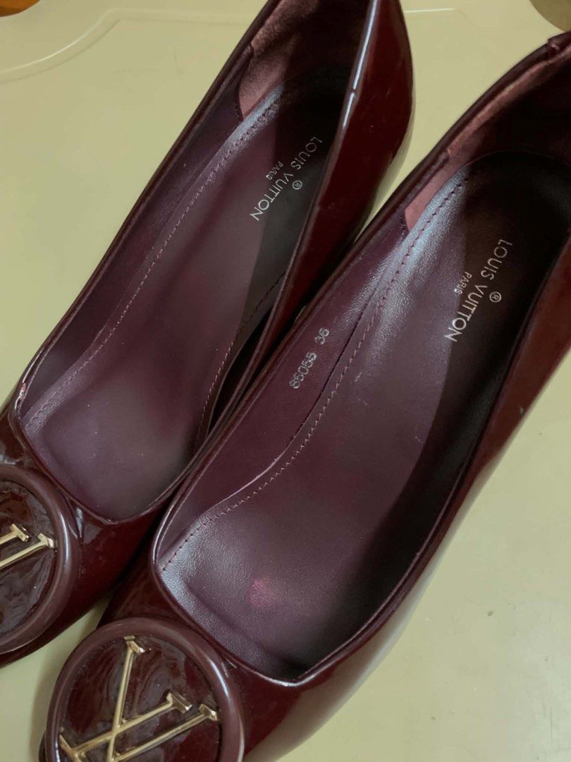 Louis Vuitton (Category: Heels) located in Manila. Submitted by kingblaize (Listing ID 1460493766, Image 3). Description: Louis Vuitton pumps accented with a prominent gold-tone LV circular logo on the toe..