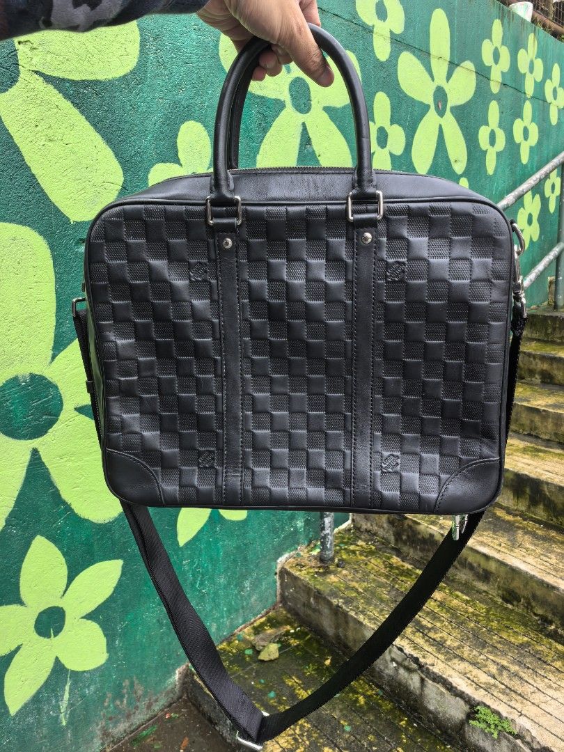 Louis Vuitton bag (Category: Luxury Bags & Wallets) located in Baguio. Submitted by ashzachary (Listing ID 1460323575, Image 2). Description: Louis Vuitton monogam Condition :Excellent condition Color rate 10/10 Size :Medium No issues No flaws Super ganda sa personal Pm. More details Good quality Plsss 📌No Bogus 📌No return MOP What you see is what you get PALAWAN, CEBUNA GCASH AND BDO Reminder😊 We're selling thrifted clothes so please manage y