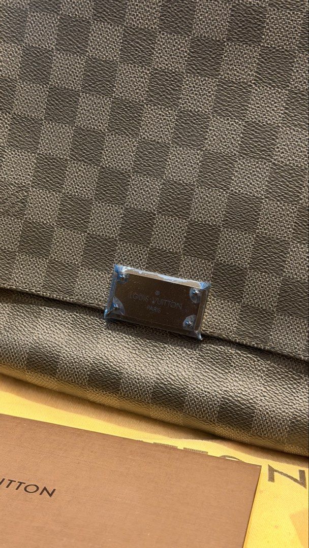 LOUIS VUITTON DISTRICT PM DAMIER (Category: Sling Bags) located in San Juan City. Submitted by acst12 (Listing ID 1460310993, Image 2). Description: - Never used - Purchased last May 2015 at Greenbelt.