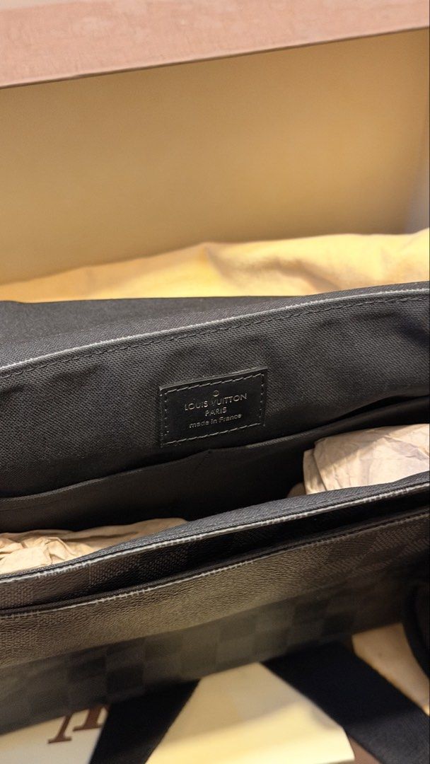 LOUIS VUITTON DISTRICT PM DAMIER (Category: Sling Bags) located in San Juan City. Submitted by acst12 (Listing ID 1460310993, Image 3). Description: - Never used - Purchased last May 2015 at Greenbelt.